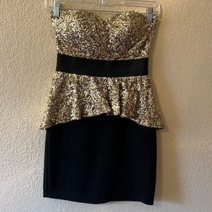 ✨Strapless Sequin Peplum Mini Dress✨